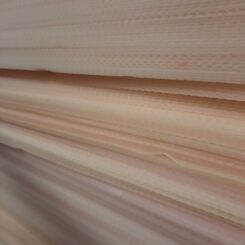 Sekundaerä mehiläisvahakynttilälevy, luonnonvalkeasta Dustyyn – 12 kpl n. 1 kg