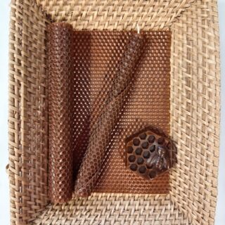 UUTUUS VÄRI! Lahtisen mehiläisvahakynttilälevy Kaneli