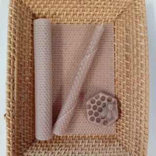 UUTUUS VÄRI! Lahtisen mehiläisvahakynttilälevy Nude