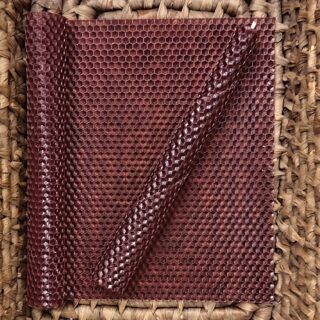 Lahtisen mehiläisvahakynttilälevy, Ruskea