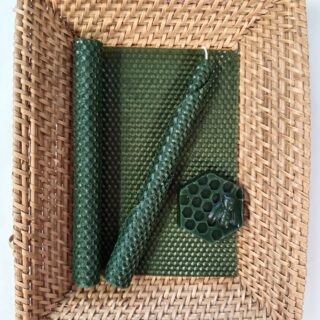 UUTUUS VÄRI! Lahtisen mehiläisvahakynttilälevy Tumma Vihreä