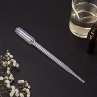 muovipipetti asteikolla