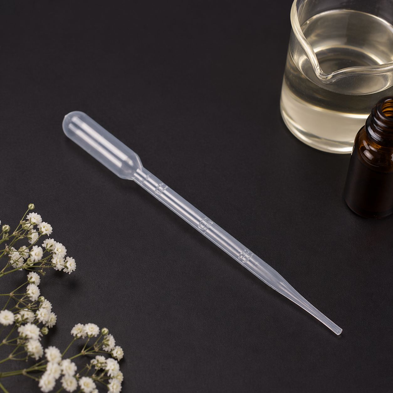 muovipipetti asteikolla